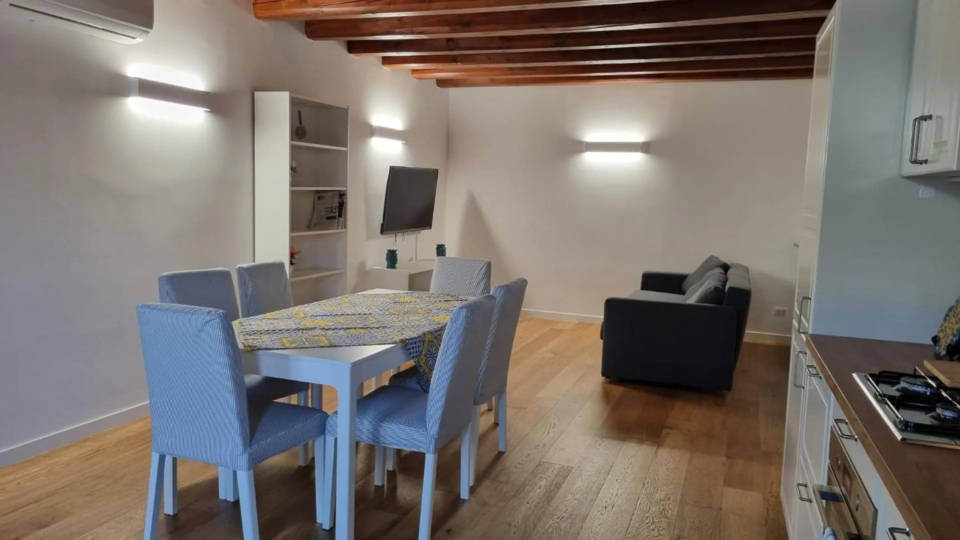 Casa Azzurra - Palazzo Del Buonpastore - Elisa Apartment Palermo 0*,  Italy