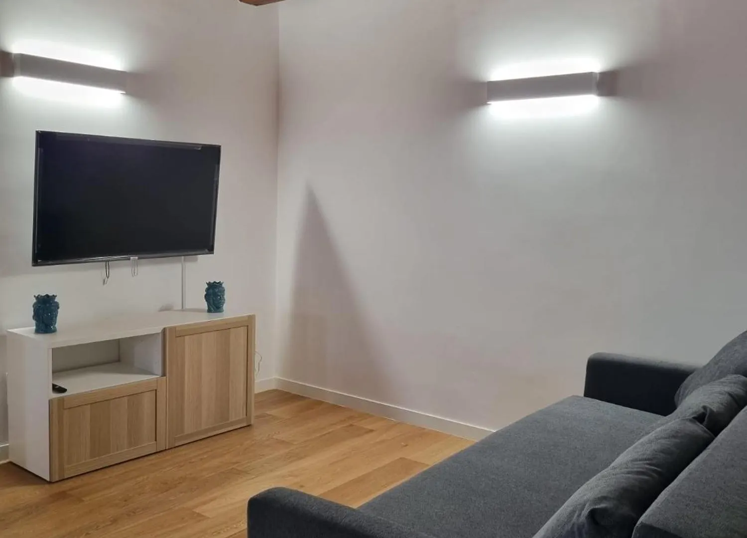 Casa Azzurra - Palazzo Del Buonpastore - Elisa Apartment Palermo 0*,  Italy